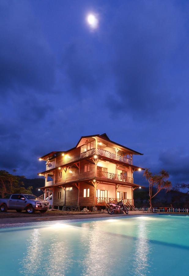 The Tree House Sumbawa 호텔 Huu 외부 사진