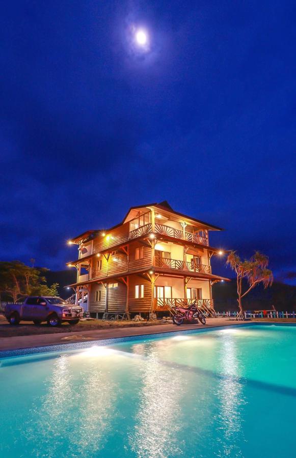 The Tree House Sumbawa 호텔 Huu 외부 사진